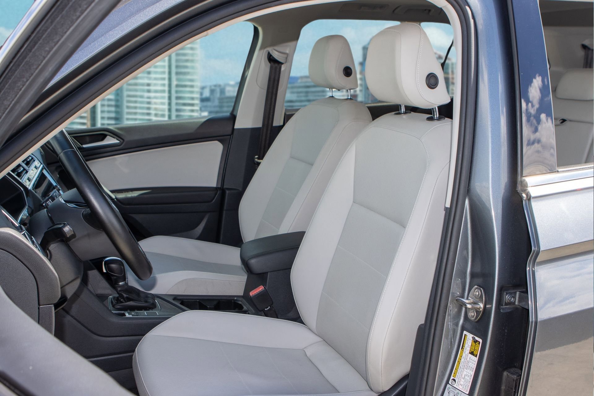 Used 2019 Volkswagen Tiguan SEL image 17