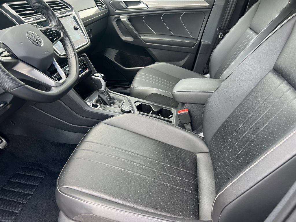 Used 2024 Volkswagen Tiguan SE R-Line AWD/4WD image 10