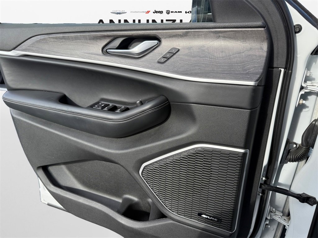 Certified 2022 Jeep Grand Cherokee L Limited image 28