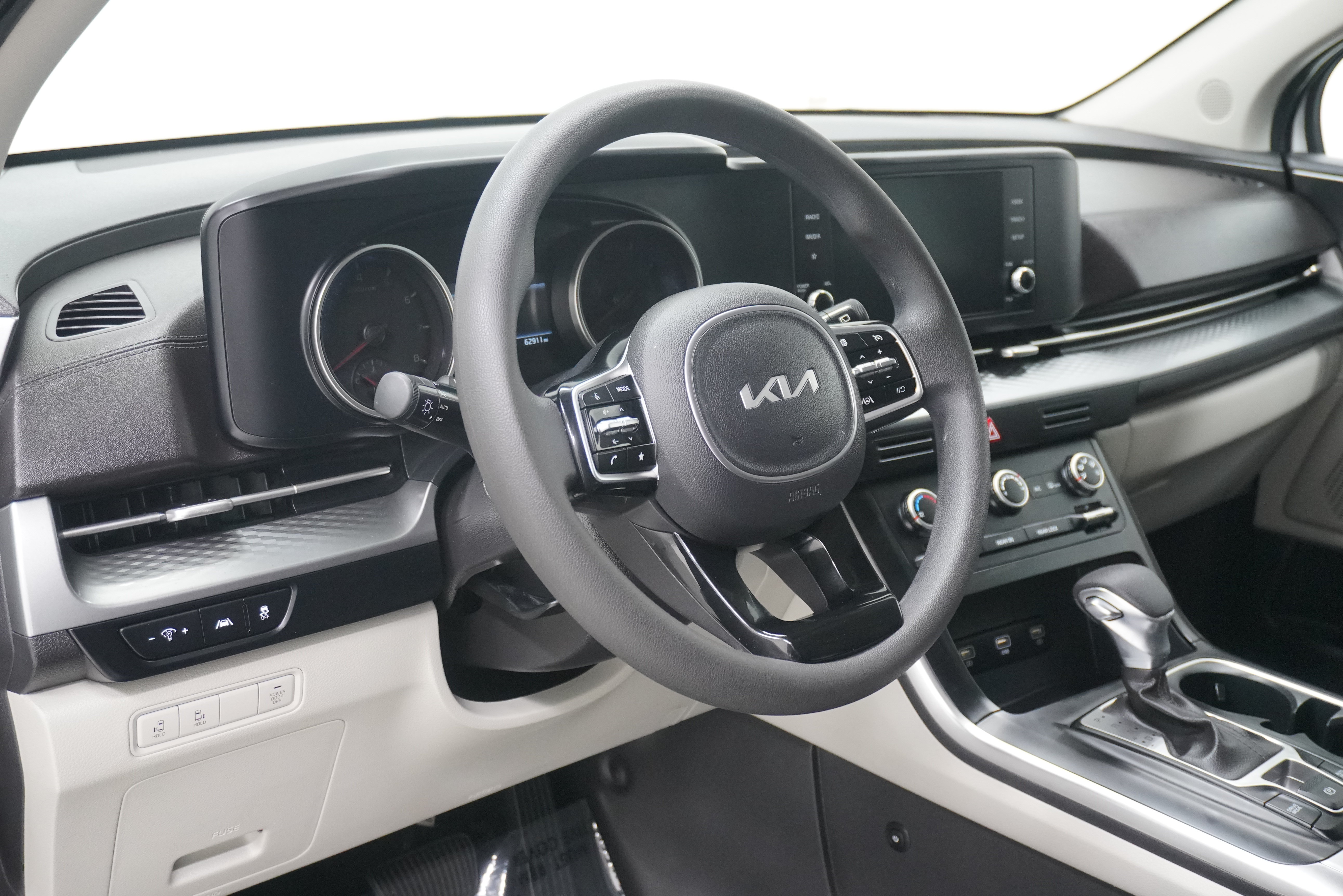 Used 2022 Kia Carnival LX FWD image 10
