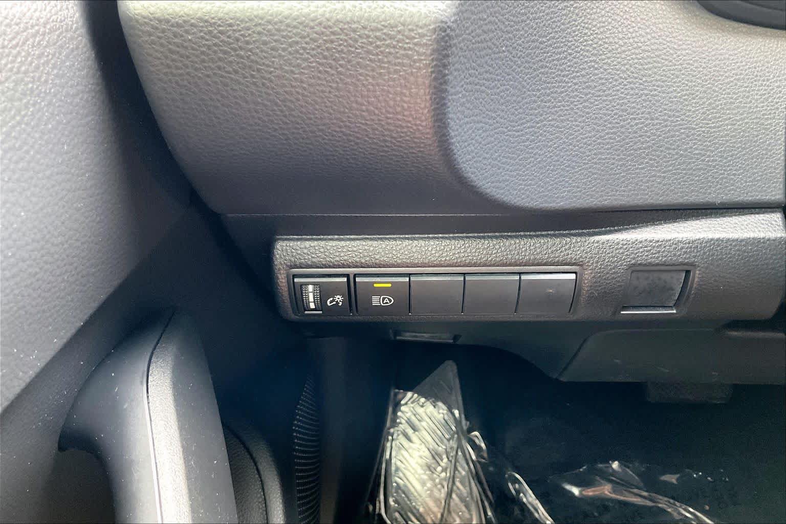 Used 2021 Toyota Corolla LE FWD image 31