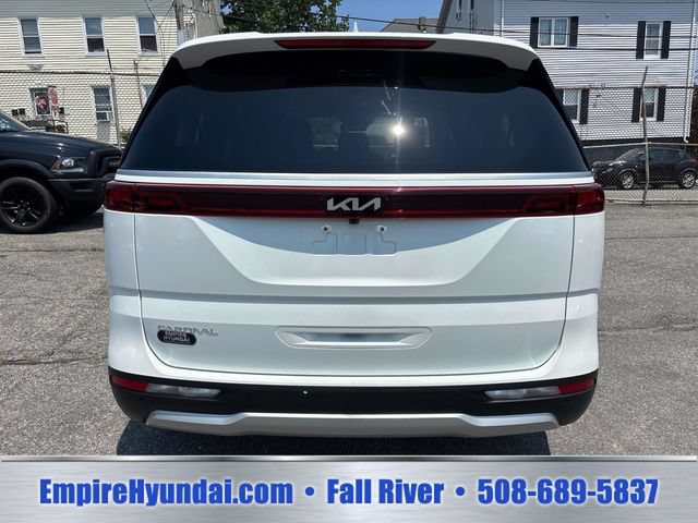 Used 2024 Kia Carnival EX FWD image 4