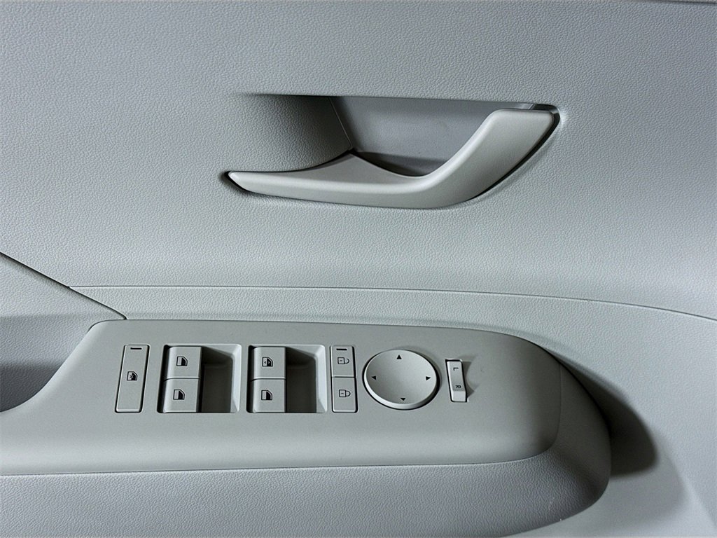 Certified 2025 Hyundai Kona SE image 23