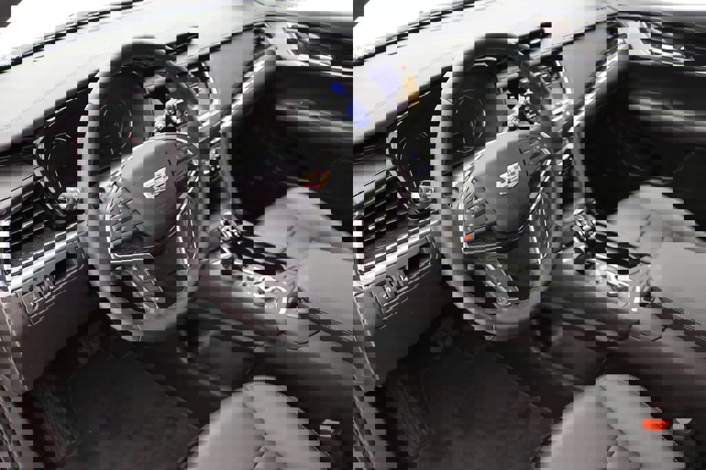 Used 2025 Cadillac XT5 Premium Luxury image 14