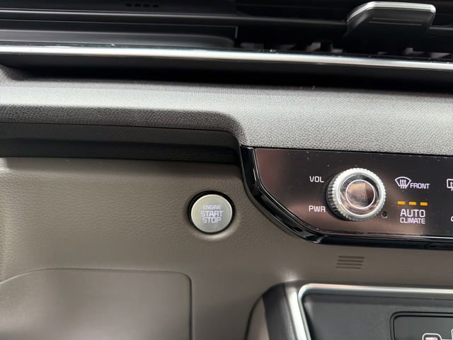 Used 2025 Kia Carnival EX image 20