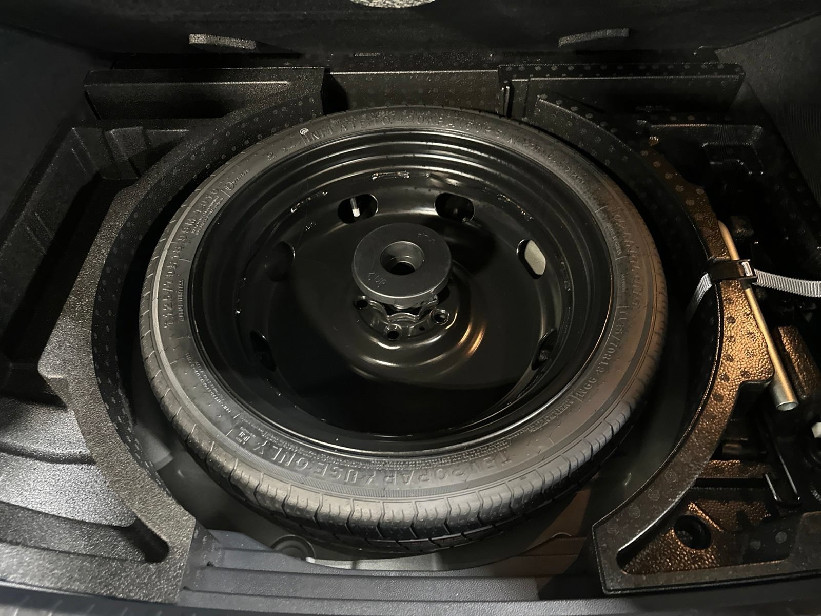 Certified 2023 Volkswagen Taos SE AWD/4WD image 27