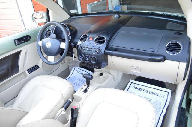 Used 2008 Volkswagen Beetle S image 16