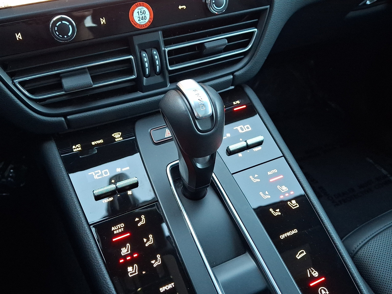 Certified 2025 Porsche Macan AWD/4WD image 18
