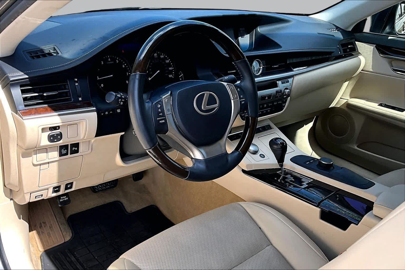 Used 2015 Lexus ES 350 w/ Premium Package FWD image 17