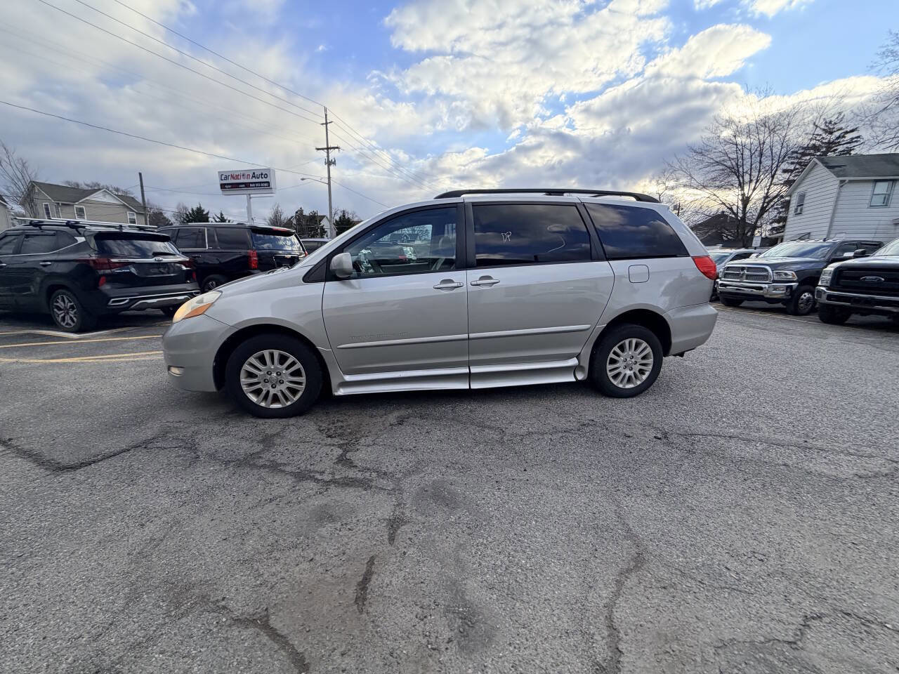 Used 2010 Toyota Sienna XLE Limited image 16
