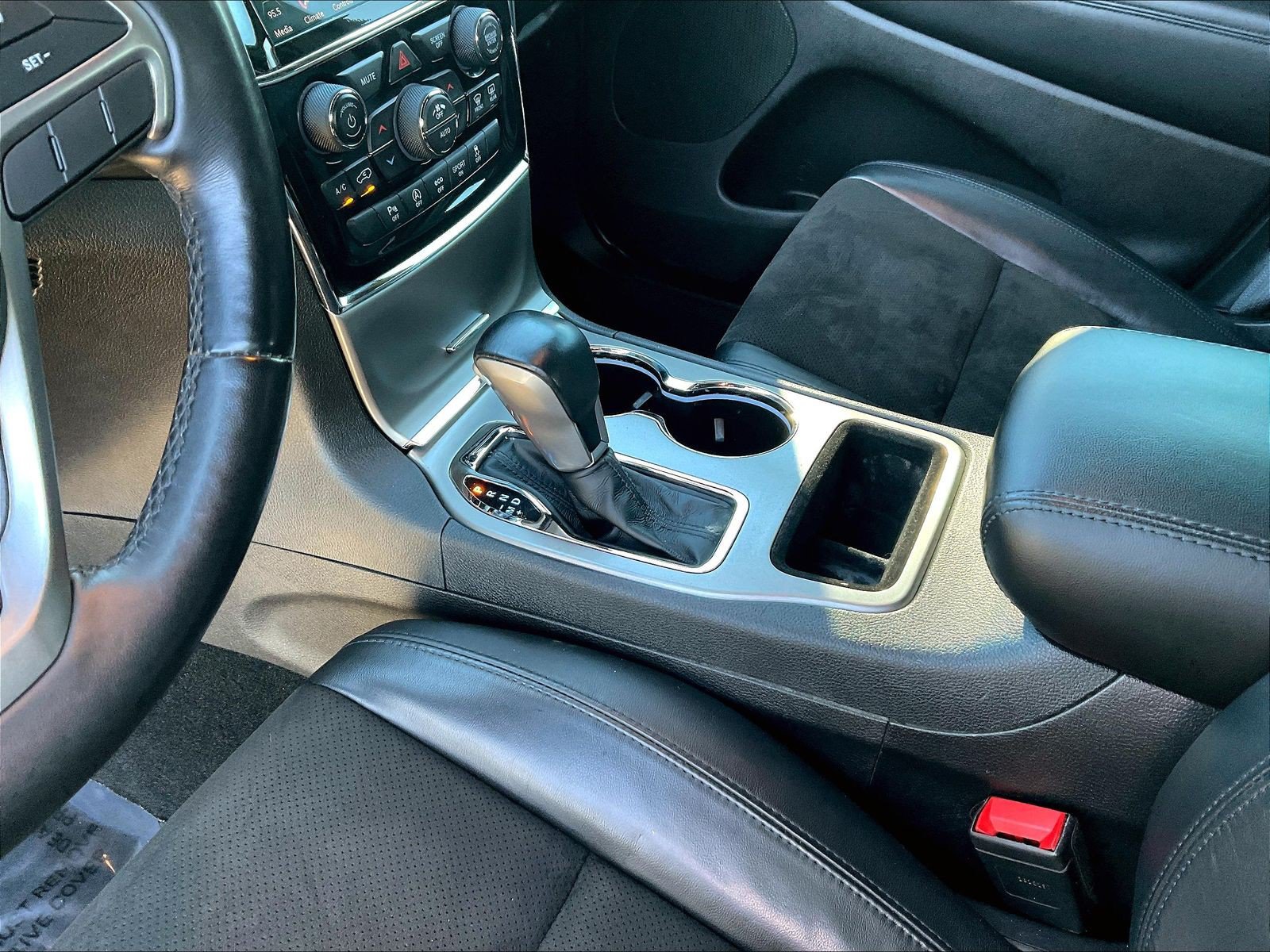 Used 2021 Jeep Grand Cherokee Altitude AWD/4WD image 9