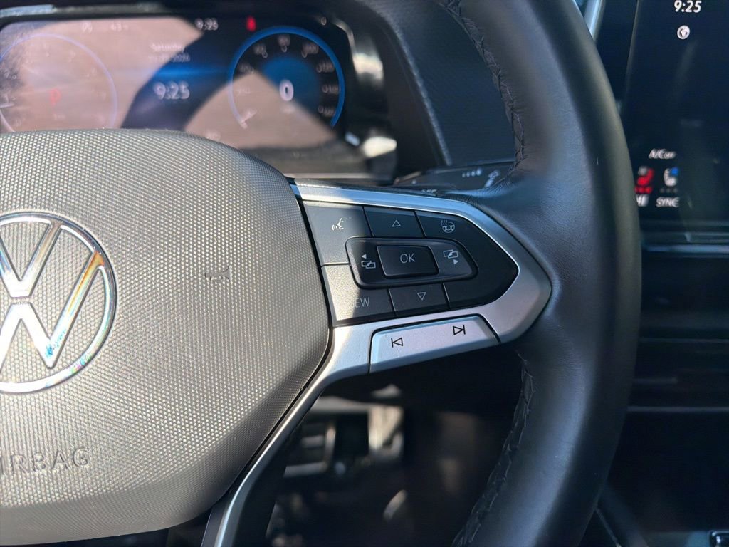 Used 2025 Volkswagen Atlas Cross Sport SEL R-Line image 19