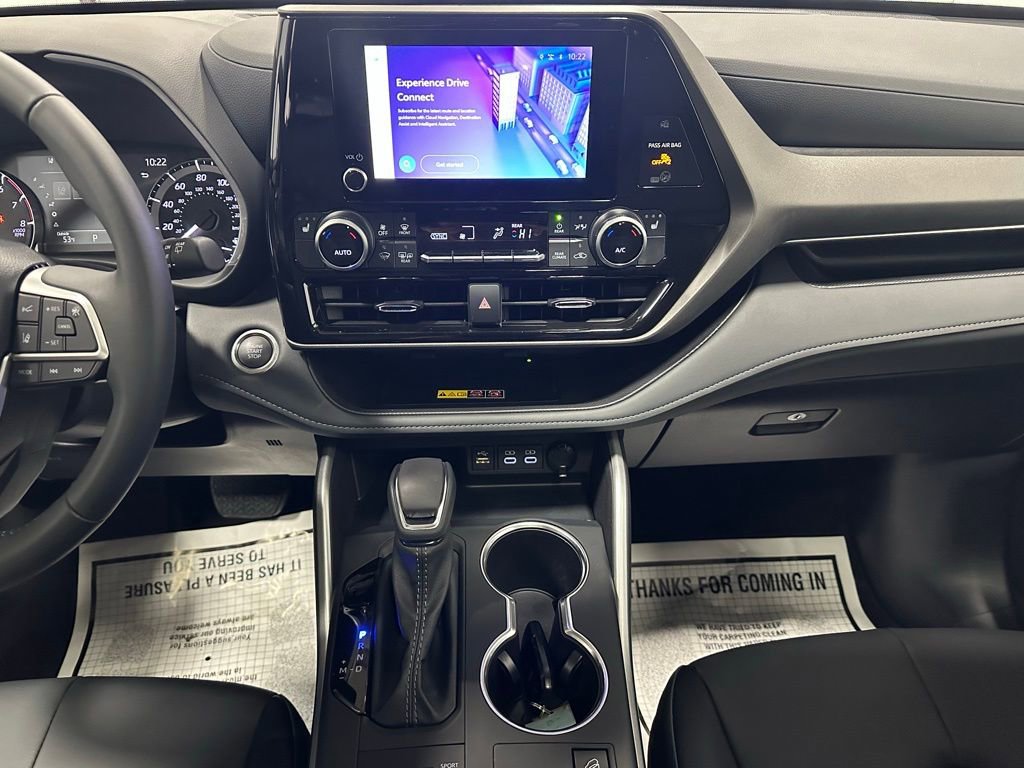 Used 2025 Toyota Highlander XLE image 25