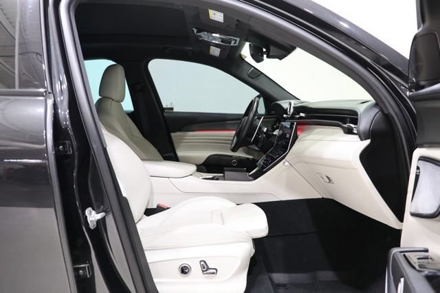 Used 2023 Maserati Grecale Modena AWD/4WD image 37