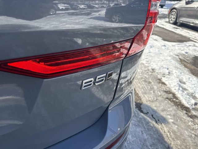 Used 2024 Volvo XC60 B5 Plus image 8