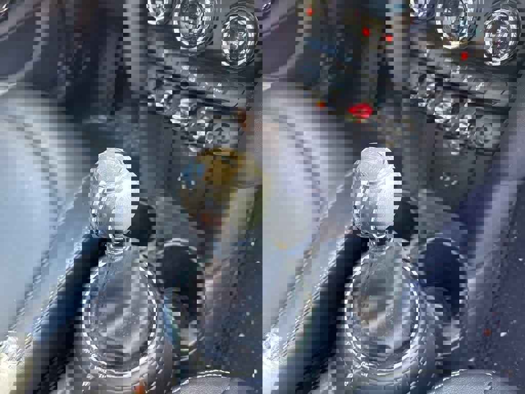 Used 2015 MINI Cooper 4-Door Hardtop image 7