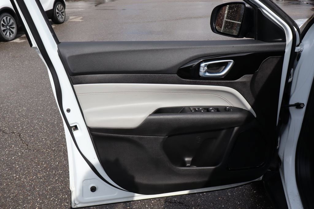 Used 2024 Jeep Compass Limited image 9