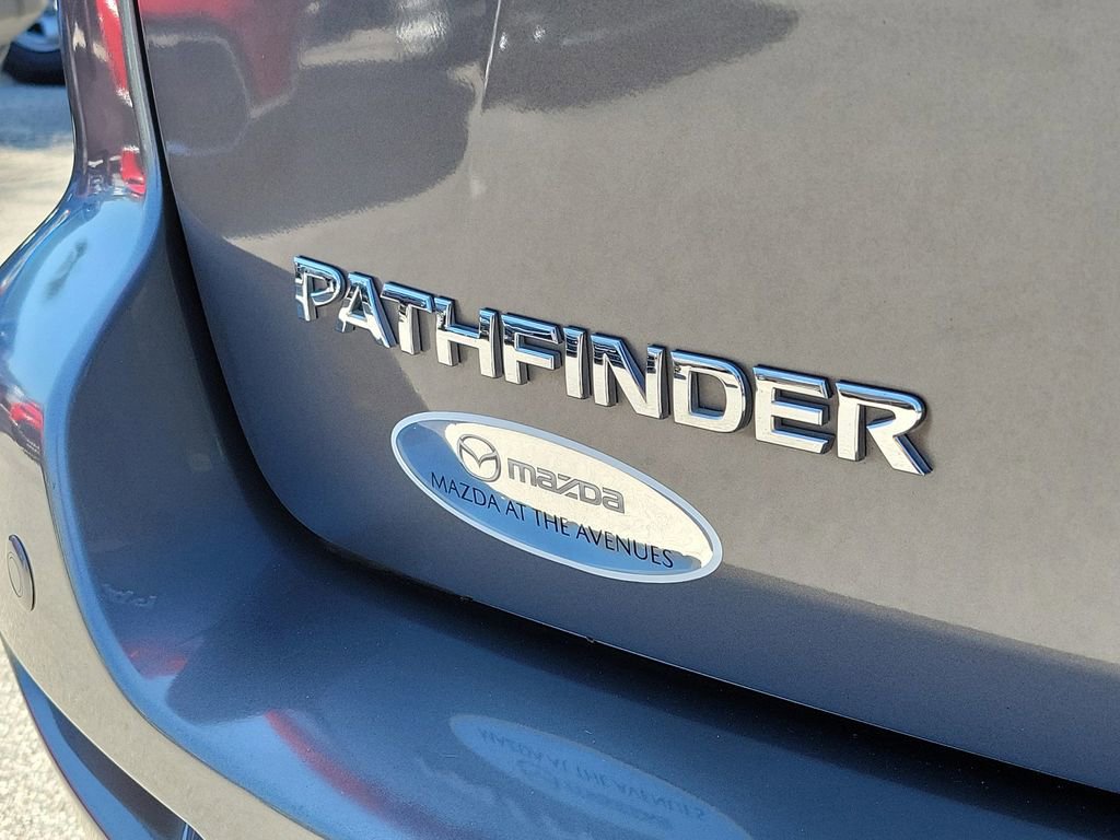 Used 2017 Nissan Pathfinder SV image 8