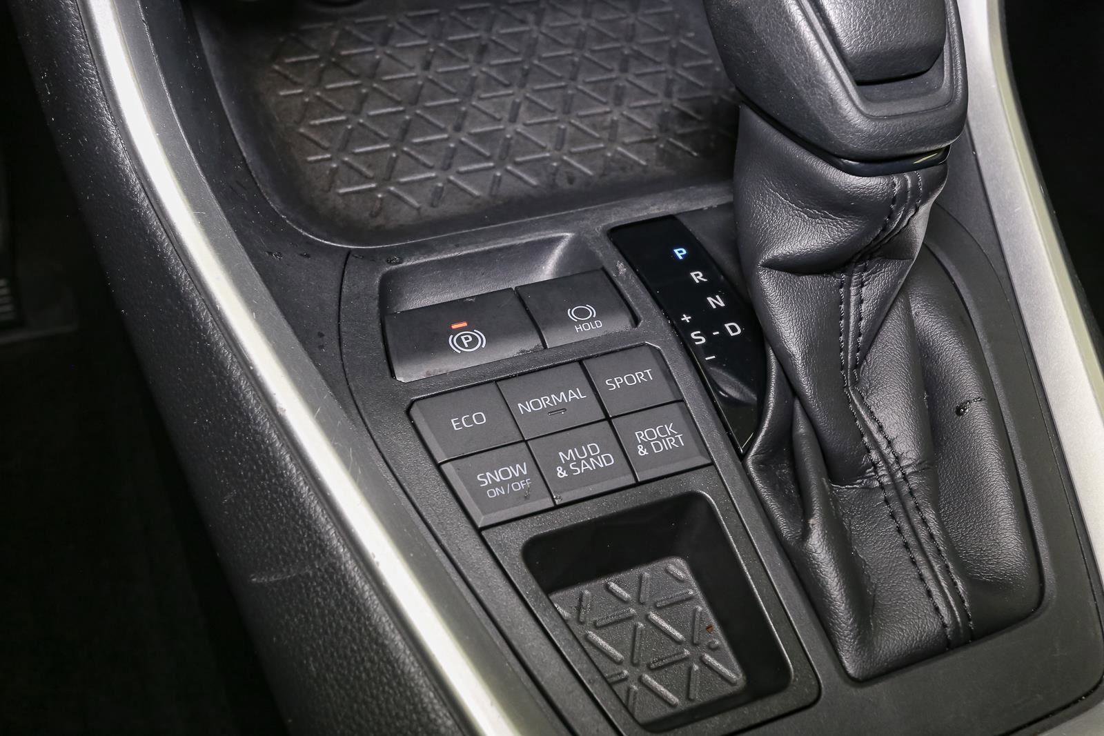 Used 2020 Toyota RAV4 LE w/ All Weather Liner Package image 32