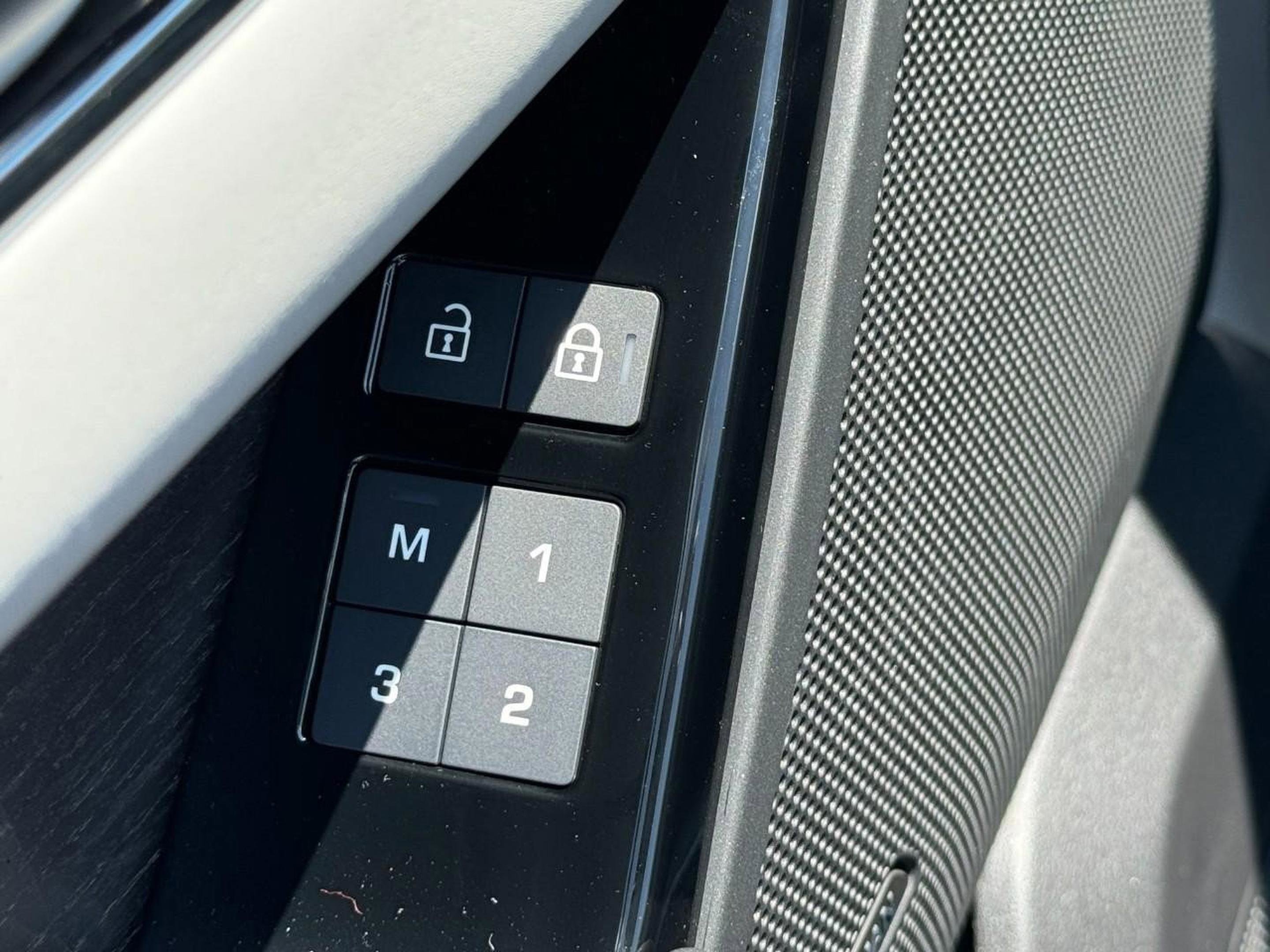 Used 2026 Land Rover Range Rover Velar Dynamic SE image 21