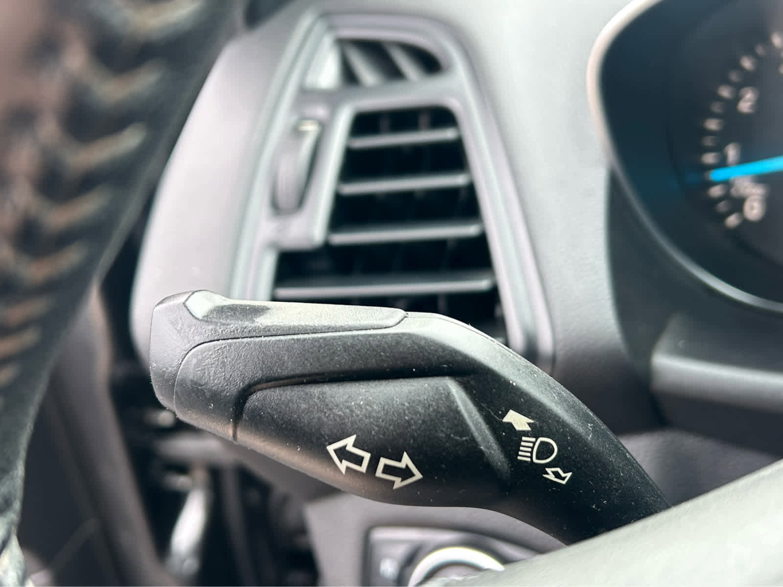 Used 2019 Ford Escape SE FWD image 21