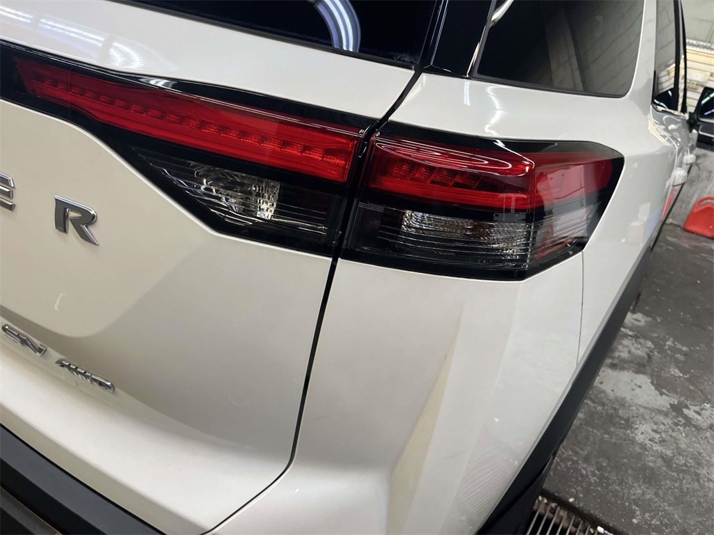 Used 2024 Nissan Pathfinder SV image 12