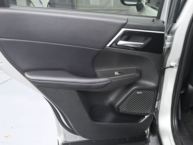 Used 2025 Mitsubishi Outlander SE image 21