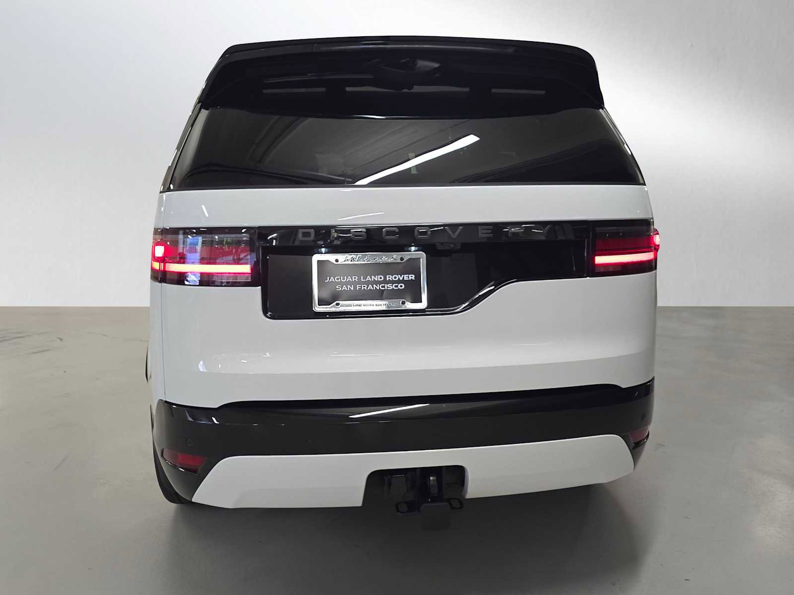 New 2025 Land Rover Discovery Dynamic SE image 4