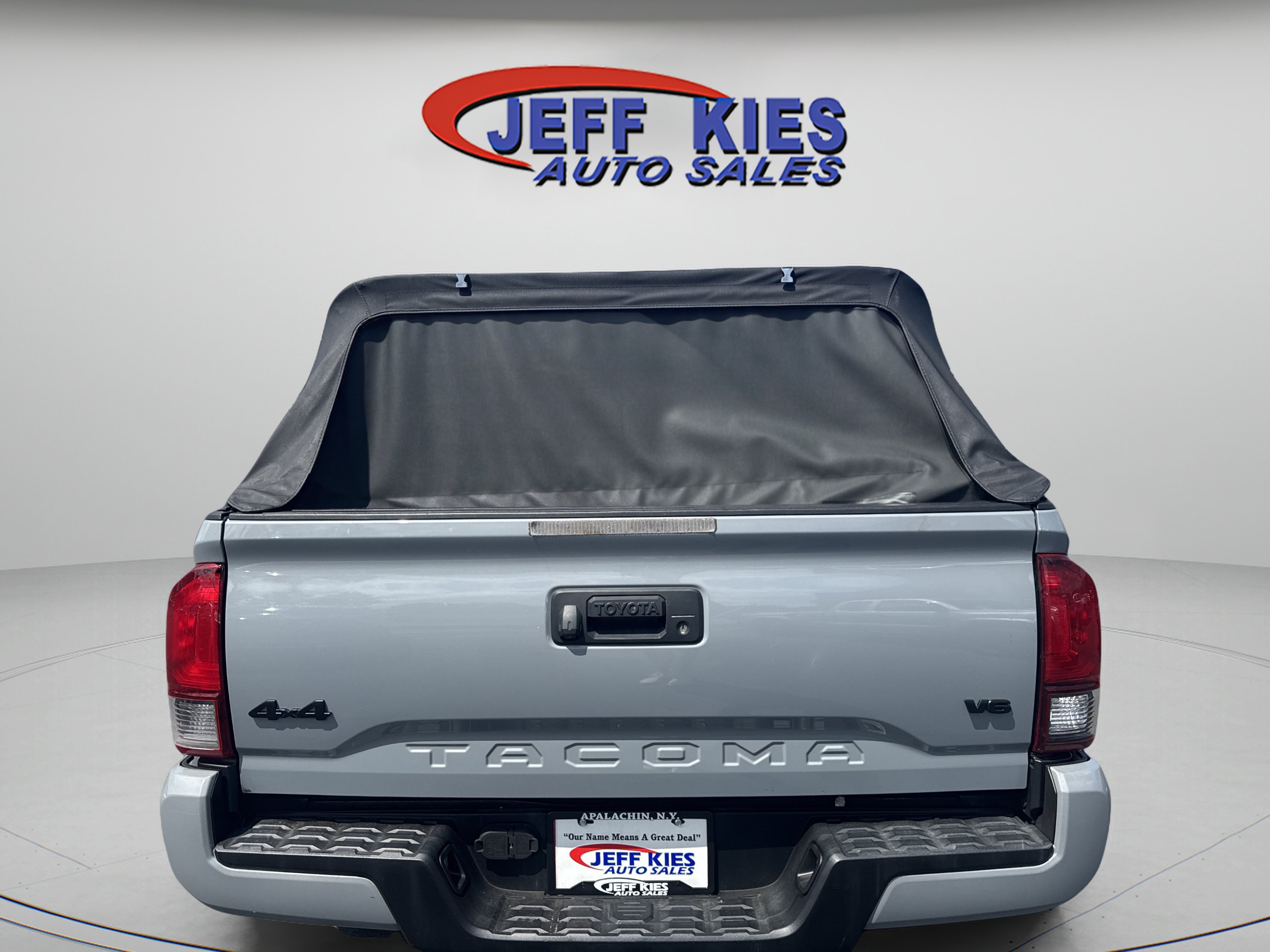Used 2021 Toyota Tacoma SR5 w/ Trail Edition AWD/4WD image 6