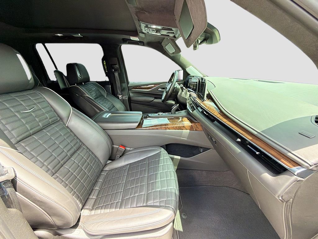 Used 2024 Cadillac Escalade ESV Sport Platinum w/ Heavy-Duty Trailer Package AWD/4WD image 16