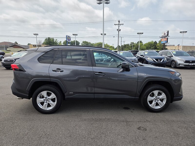 Used 2021 Toyota RAV4 LE AWD/4WD image 2