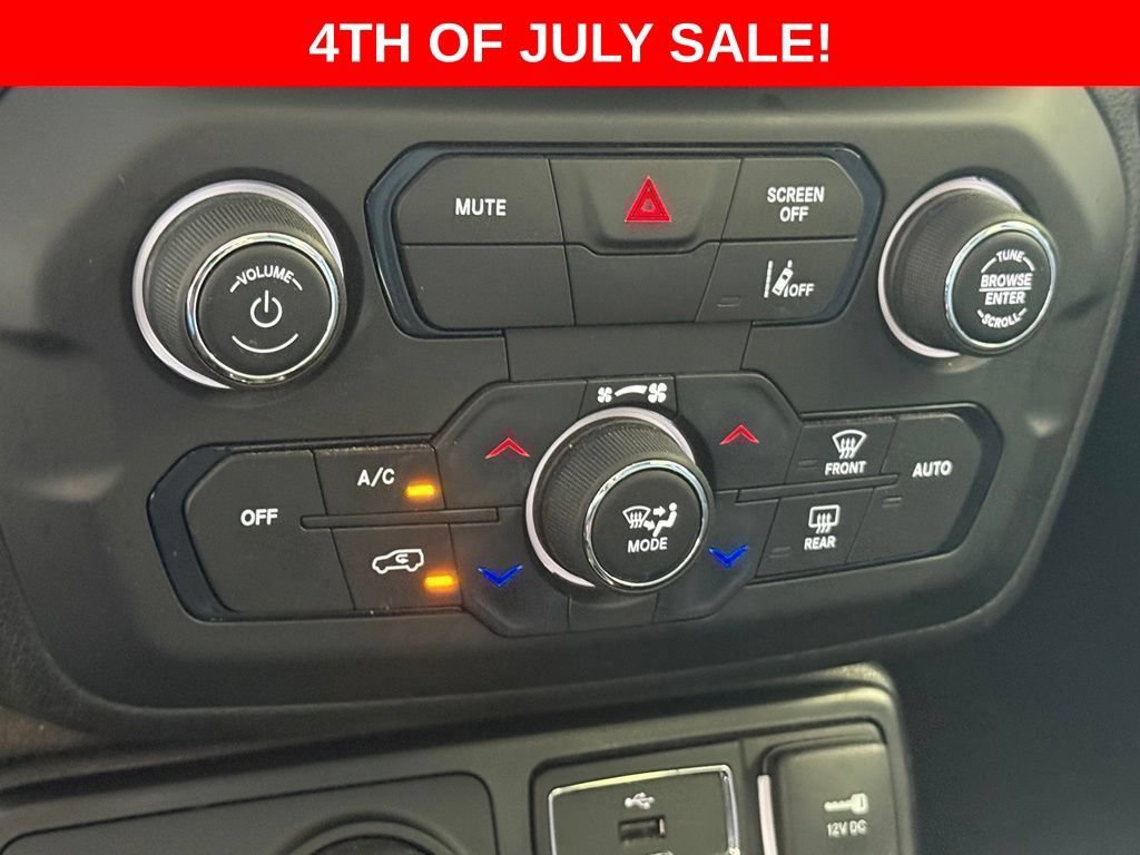 Used 2023 Jeep Renegade Latitude AWD/4WD image 22