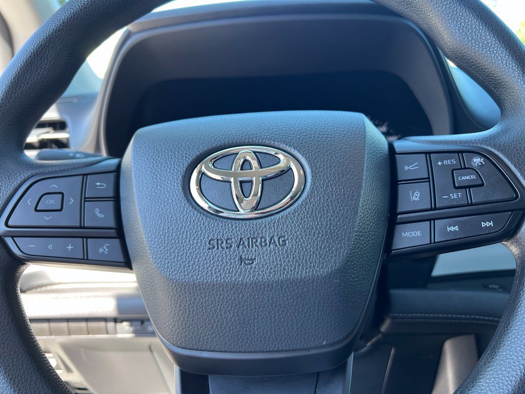 Certified 2026 Toyota Sienna LE AWD/4WD image 35