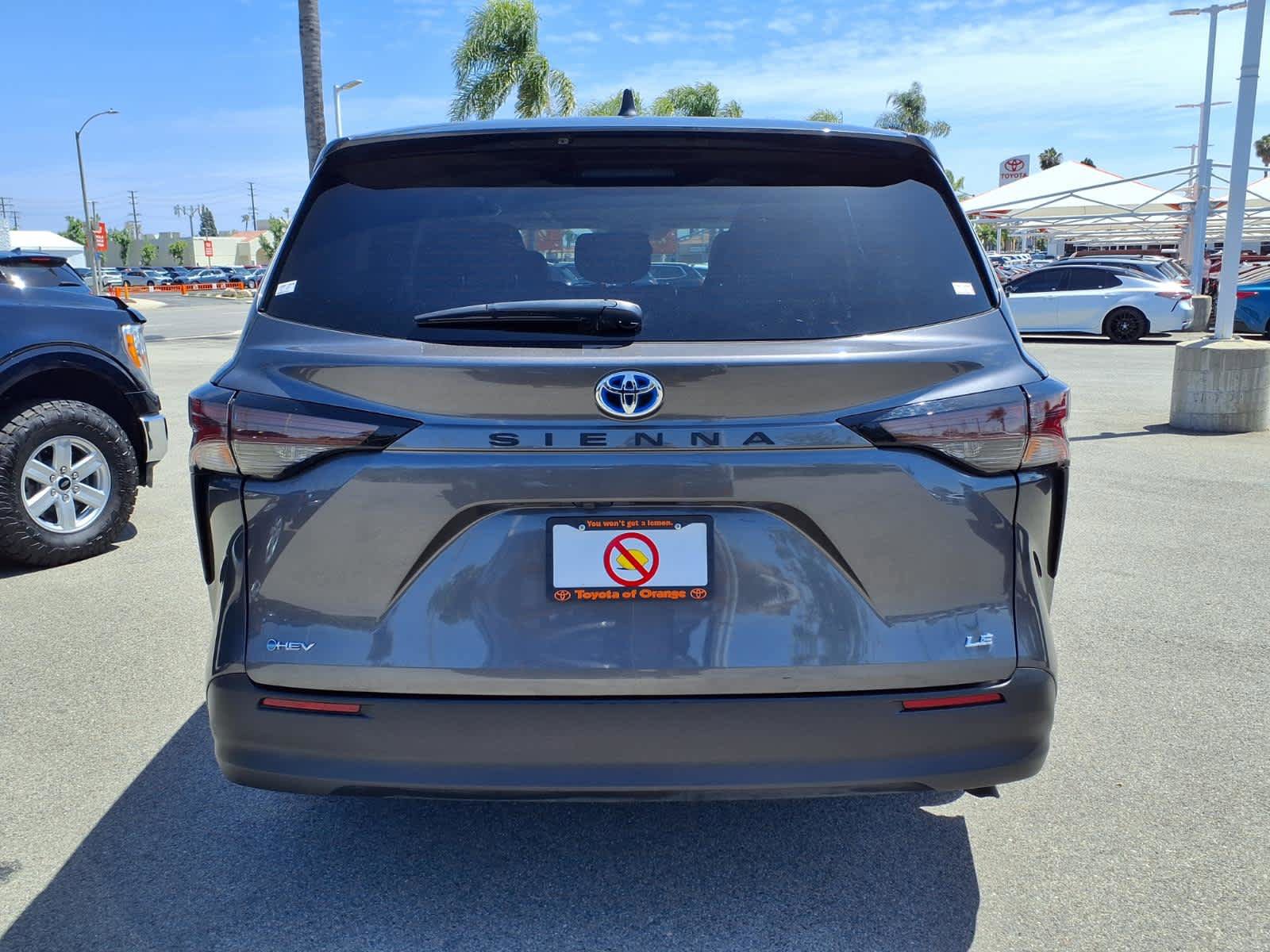 Certified 2025 Toyota Sienna LE FWD image 4