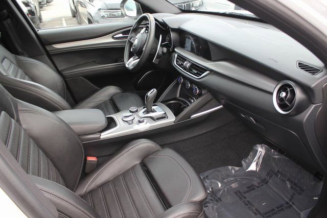 Used 2023 Alfa Romeo Stelvio Veloce image 36