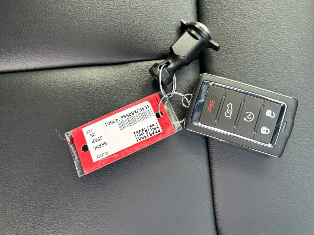 New 2025 Jeep Grand Cherokee L Limited w/ Black Appearance Package image 26