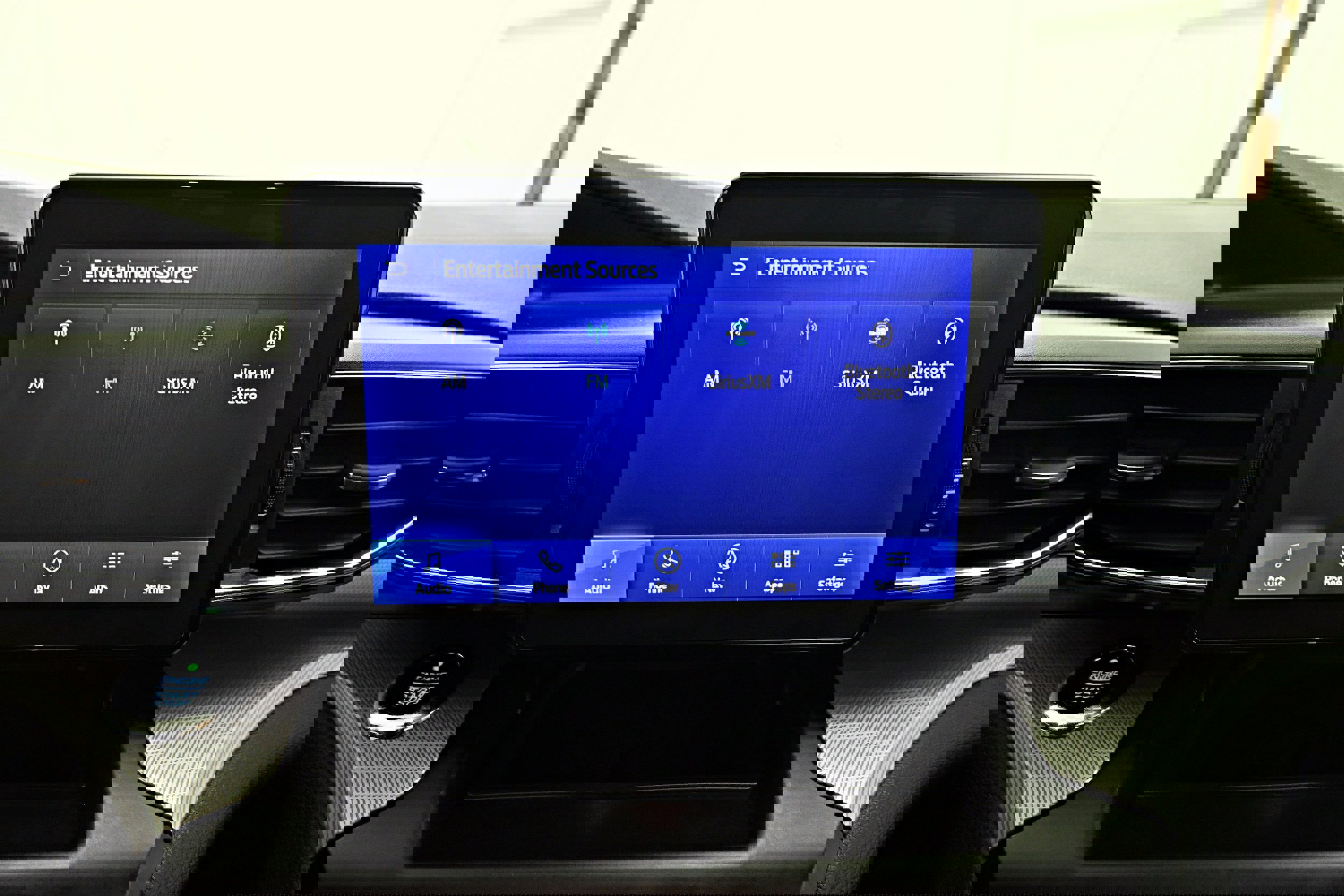 Used 2020 Ford Explorer XLT w/ Equipment Group 202A image 13