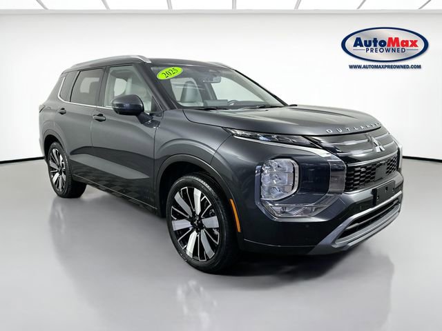 Used 2025 Mitsubishi Outlander SEL image 1