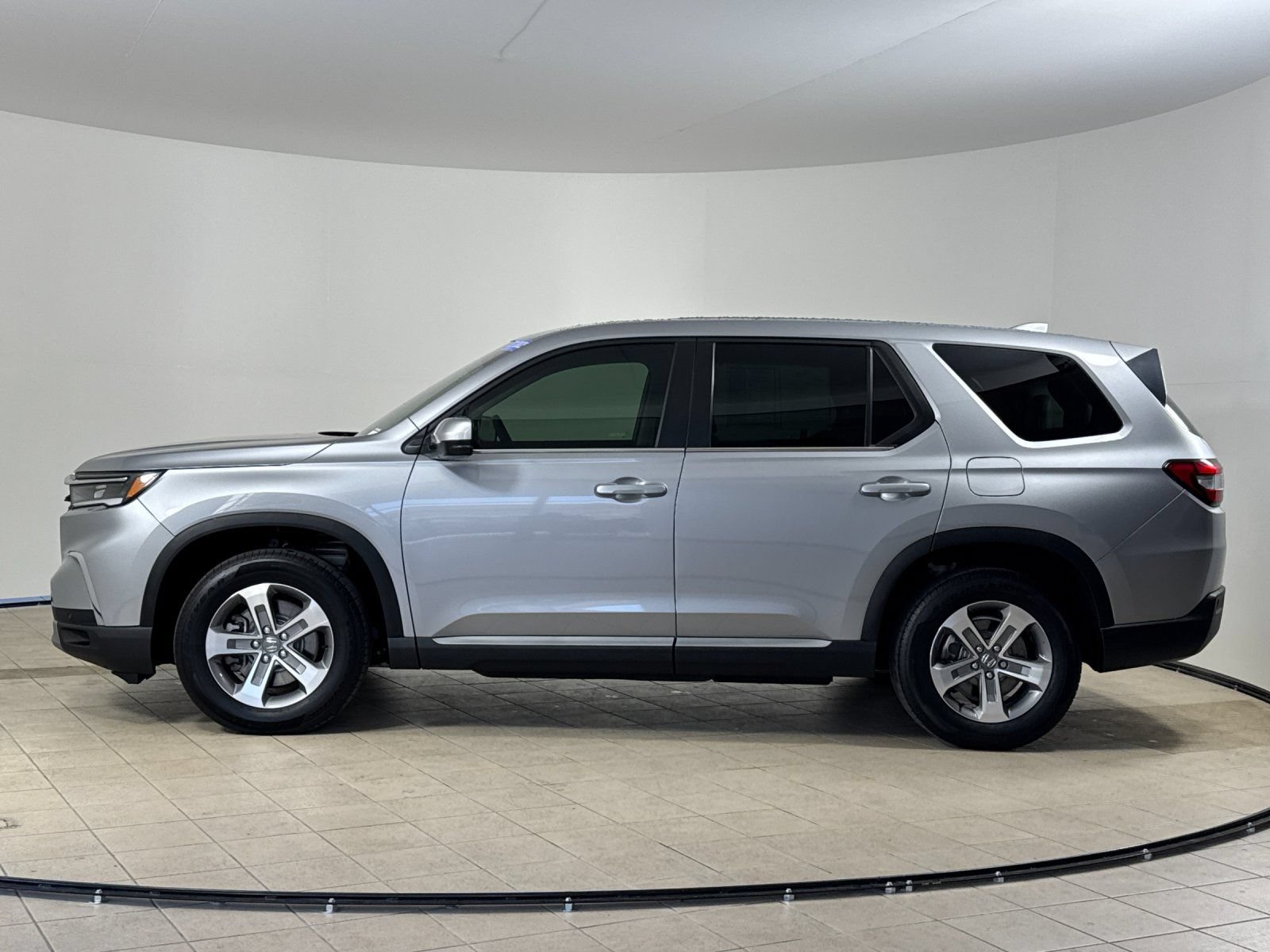 Certified 2025 Honda Pilot EX-L image 3