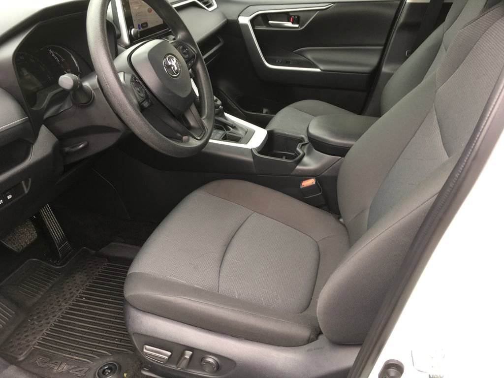 Used 2025 Toyota RAV4 XLE AWD/4WD image 19