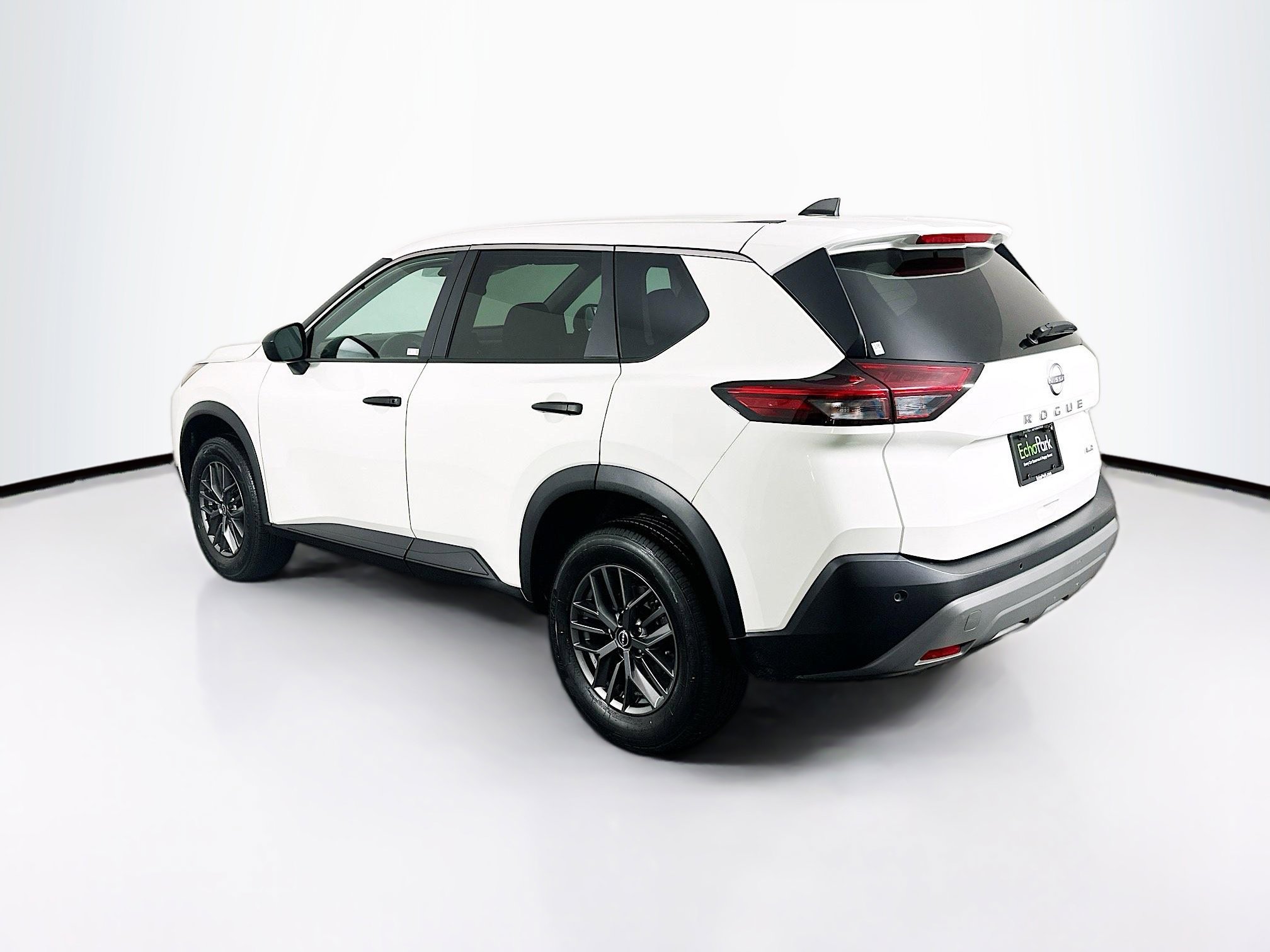 Used 2023 Nissan Rogue S image 5