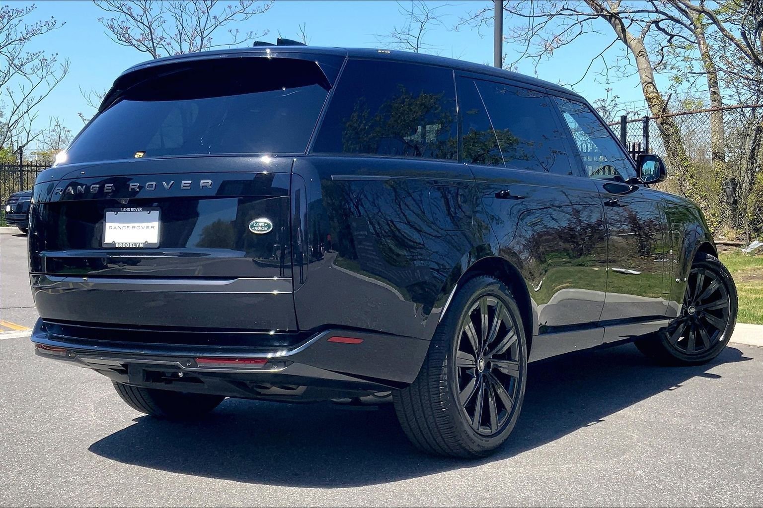 Used 2023 Land Rover Range Rover Long Wheelbase SE AWD/4WD image 12