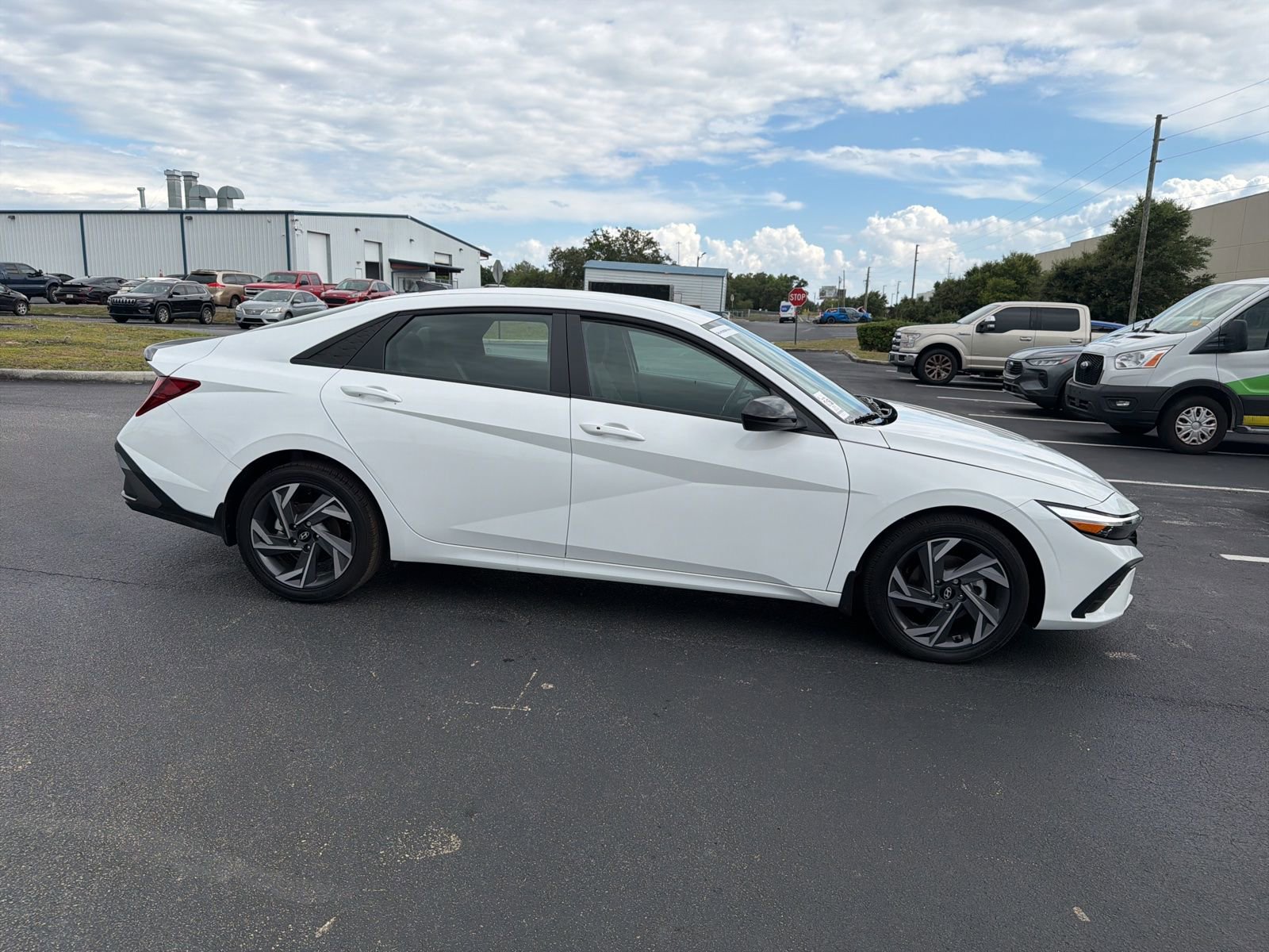 Used 2025 Hyundai Elantra Sport w/ Cargo Package FWD image 3