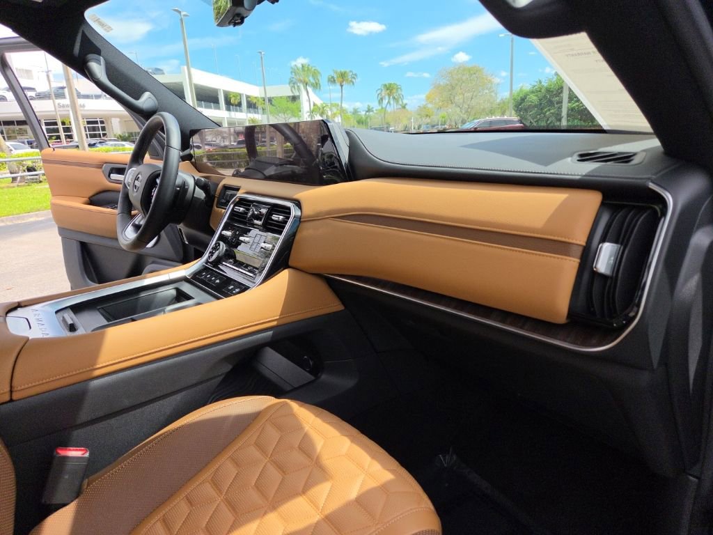Used 2025 Nissan Armada Platinum Reserve image 27