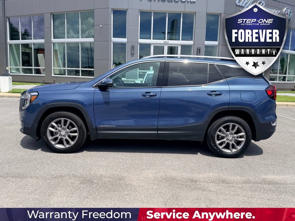 Used 2024 GMC Terrain SLT AWD/4WD image 3