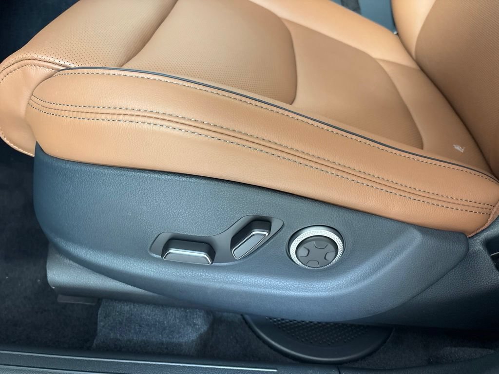 New 2027 Genesis GV70 2.5T Advanced AWD/4WD image 15