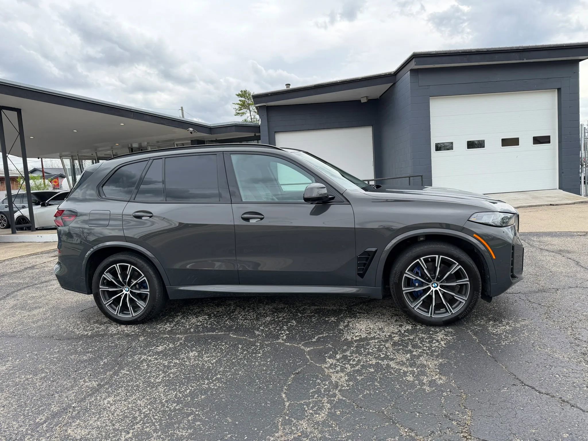 Used 2024 BMW X5 xDrive40i w/ Premium Essential Package image 11