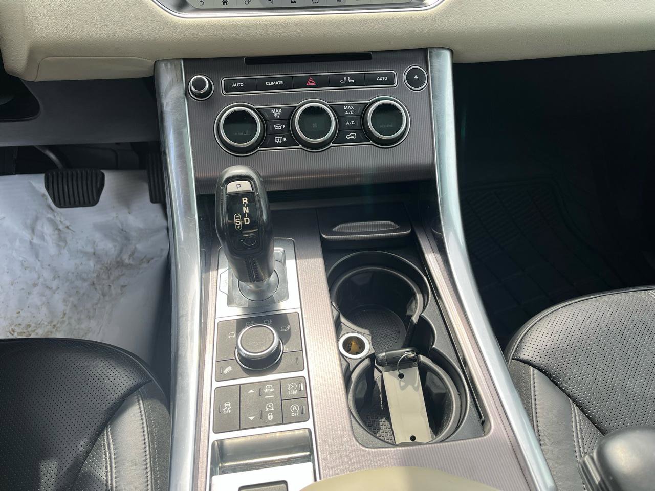 Used 2017 Land Rover Range Rover Sport HSE image 26