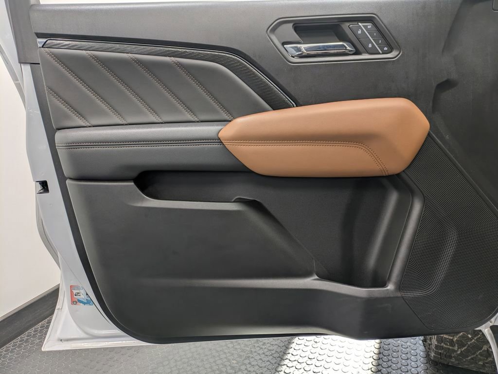 Used 2023 GMC Canyon AT4 w/ AT4 Premium Package image 8