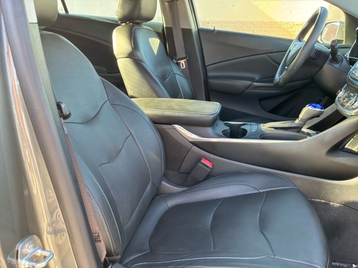 Used 2017 Chevrolet Volt Premier w/ Driver Confidence II Package FWD image 21